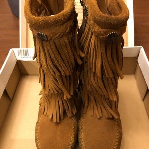 Minnetonka Child’s 3 Layer Fringe Boot, Dusty Brown, Size 11